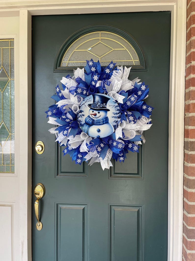Winter Snowman Wreath Blue Mesh Door Decoration Christmas Porch Entrance Decor Whimsical Holiday Gift Large Size Royal Snowflake Design bild 7