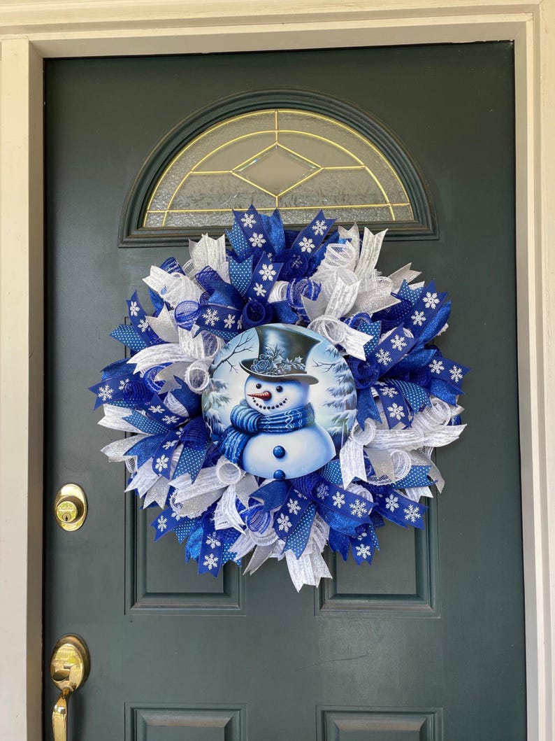 Winter Snowman Wreath Blue Mesh Door Decoration Christmas Porch Entrance Decor Whimsical Holiday Gift Large Size Royal Snowflake Design bild 9