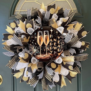 Black & Gold New Year&#39;s Eve Wreath: Glitter Champagne Party Decor