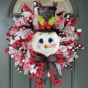 Snowman Christmas Wreath, Winter Snowman Wreath, Snowman Door Decor, Whimsical Mesh Christmas Wreath, Snowman Character, Decorate for Winter