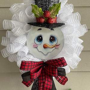 Snowman Christmas Wreath, Winter Snowman Wreath, Snowman Door Decor, Whimsical Mesh Christmas Wreath, Snowman Character, Decorate for Winter