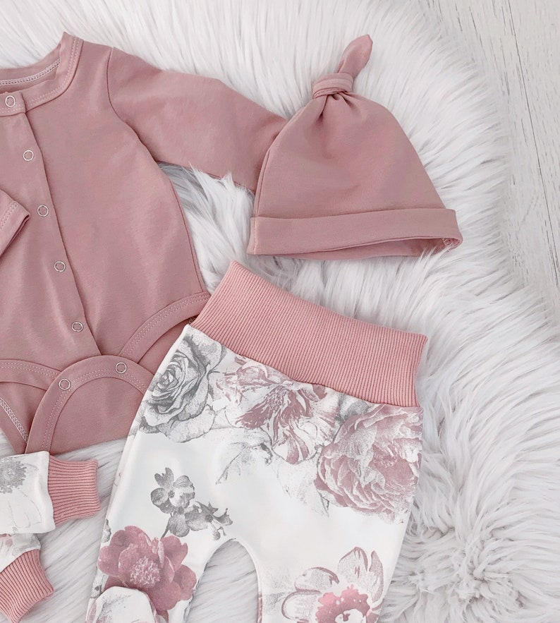 Newborn girl coming home outfit dusty rose Baby girl clothes set Baby hospital outfit floral Take home outfit Baby girl onesie Baby hat pink