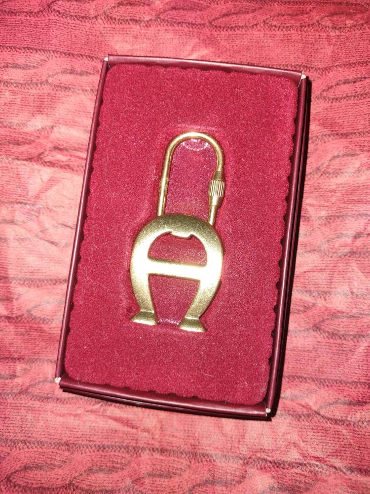 handle Fortryd vare Etienne Aigner Keychain and Box - Etsy