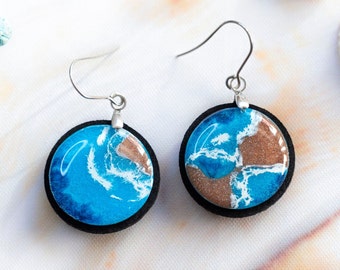 Earrings with design inspired by nature, Handcrafted resin earrings ideal as a gift to woman, Cute marine style ocean clip on jewelry