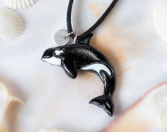 Small orca pendant, Killer whale resin necklace, Sea animal jewelry unisex, Nautic choker for surfer, Marine animal necklace gift for friend