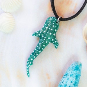 Shark design adjustable pendant made resin, Unisex small whale shark choker, Ocean beach necklace with animal charm, Fish jewelry for men