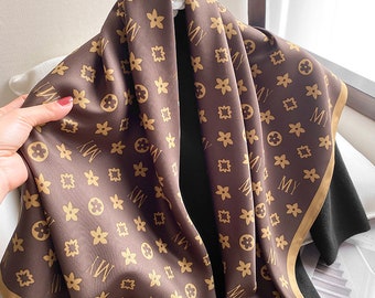 Louis Vuitton LV Logomania Scarf in Silver/Grey : r/DHgate