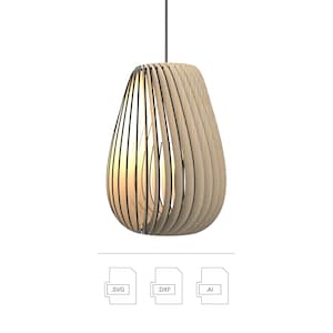 Op de afbeelding: Een houten hanglamp met een peervormige kap gemaakt van dunne, gebogen latten. De lamp hangt aan een zwart snoer en heeft een warm, wit licht.