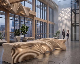 Peut inclure: Un banc en bois clair avec un design unique en forme de vague. Le banc est composé de lattes de bois verticales et incurvées, créant une forme sculpturale fluide. Le banc se trouve dans un espace moderne et ouvert avec de grandes fenêtres et des détails architecturaux.