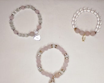 Bracelet maternité en perle de Quartz Rose et de Pierre de Lune montées sur fil élastique