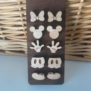 Maus Körperteile Kopf, Schleife, Hände, Shorts, Schuhe Bolzen Ohrring Magnete Telefon Griff Wand Kunst SVG Schnitt Datei KEIN PHYSIKALISCHER ARTIKEL