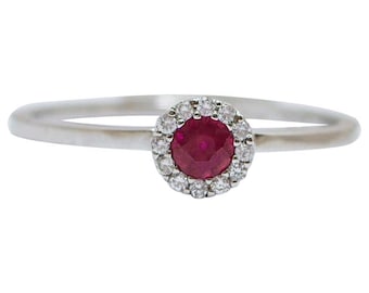 Rubin, diamanter, 18 karats vitguldring