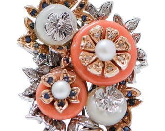 Koralle, Weiße Steine, Diamanten, Saphire, Perlen, 14 Karat Weißgold Ring.