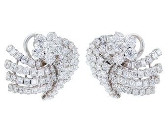 Diamonds, 18 Karat White Gold Stud Earrings