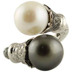 Anillo de contrariá de oro blanco de las perlas australianas y tahití