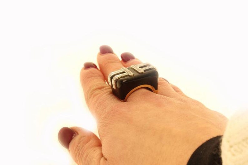 Diamantes, esmalte preto, ouro amarelo e anel de platina imagem 6