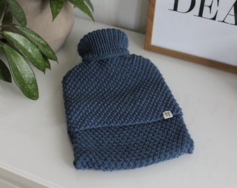 Housse de bouillotte tricotée »Medium Blue« avec motif de perles // prête à être expédiée