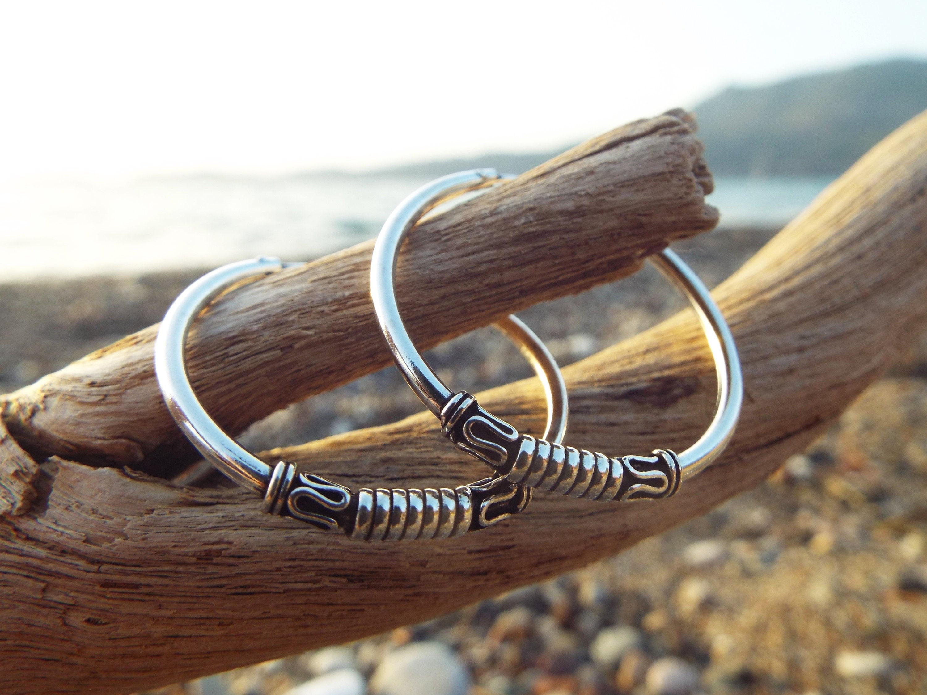 Orecchini a cerchio Bali intrecciati molto piccoli da 8 mm in argento sterling 925 - Italia