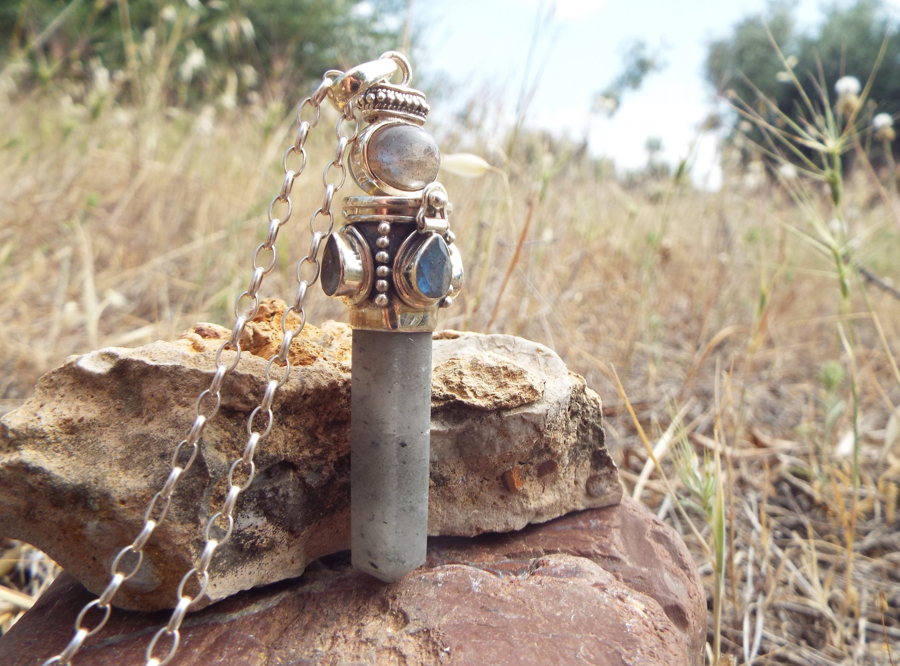 Collana in Labradorite Naturale: Protezione Energetica