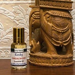 Mysore Sandalwood Essential Oil (H): 5 ml. Natural, high-end aromatherapy oil with earthy sweet woody aroma. Roll-on skin & add to cream. image 1