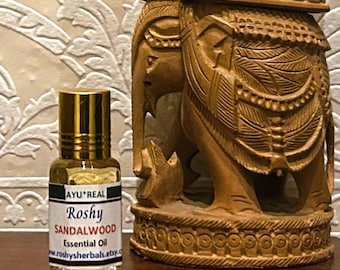 Mysore sandelhout etherische olie (h): 5 ml. Natuurlijke, hoogwaardige aromatherapie-olie met een aards, zoet, houtachtig aroma. Op de huid aanbrengen en aan de crème toevoegen.