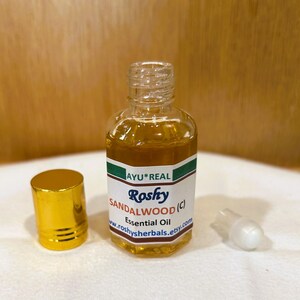 Essentiële olie van sandelhout (C): 10 ml. Natuurlijk zacht zoet houtachtig aroma. Ideaal voor geurverspreider, roll-on skin, crème en autogeur. afbeelding 2