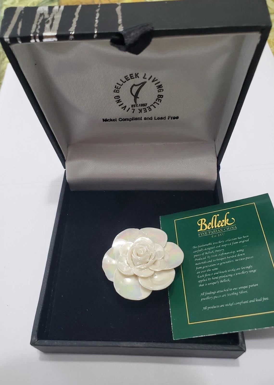 レア ヴィンテージ アイルランド BELLEEK フラワーブローチ レア ヴィンテージ アイルランド BELLEEK フラワーブローチ