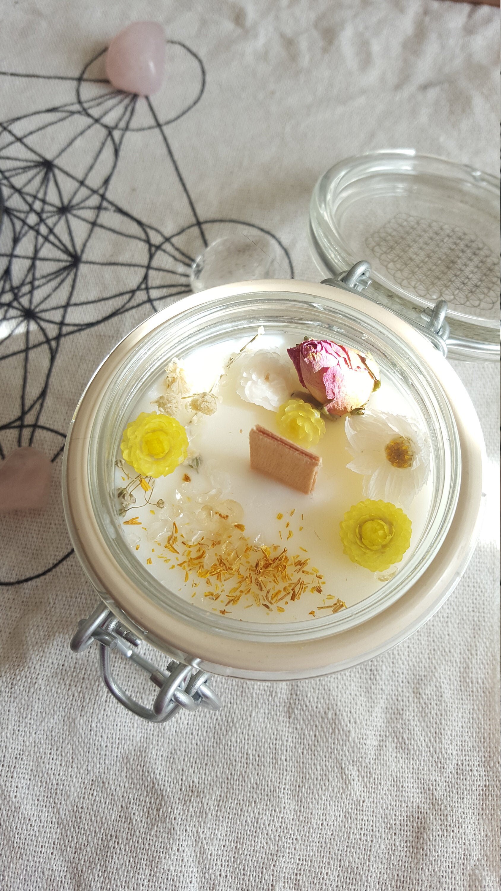 Bougie Artisanale Cire de Soja Mèche Bois Crépitante Citrine Fleurs Séchées Chakra Plexus Solaire