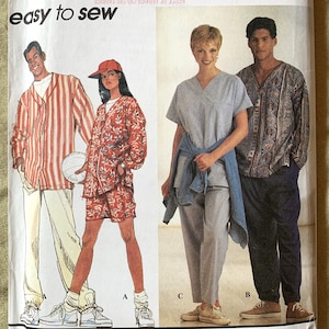 Może przedstawiać: Wzór szycia na trzy różne stroje. Wzór jest dla rozmiarów XS, S i M. Wzór nazywa się Simplicity 8749 i jest oznaczony jako "łatwy do szycia".