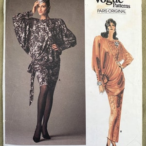 Könnte beinhalten: Vogue Patterns Paris Original Schnittmuster für ein Kleid von Emanuel Ungaro. Das Schnittmuster ist für ein langärmeliges Kleid mit drapiertem Design. Die Schnittmuster-Nummer ist 1917.
