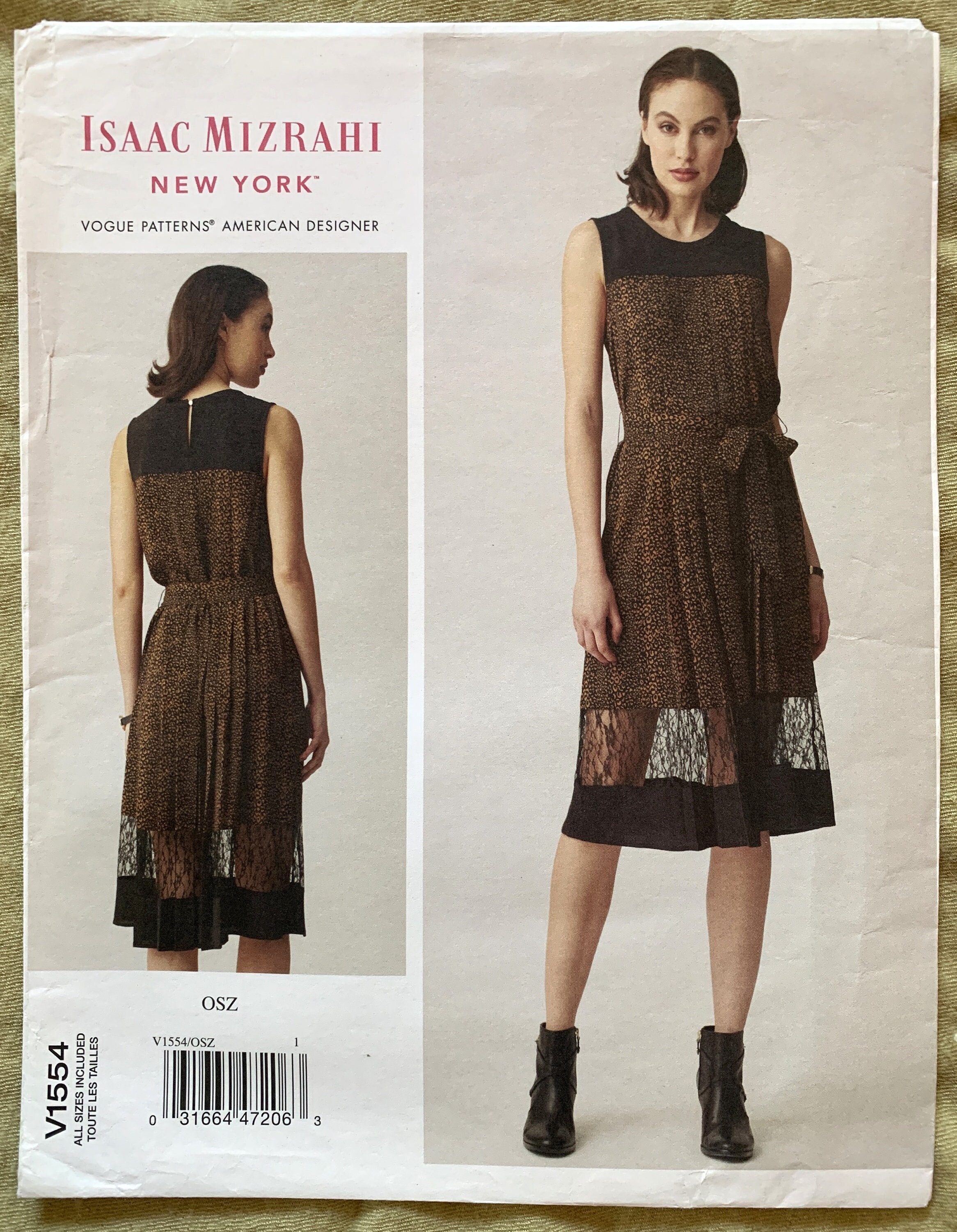 2017 Vogue Pattern V1554, Isaac Mizrahi, Misses' Dress, UNCUT/FF, All Sizes (6-22)