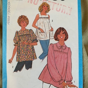 Può includere: Modello di cucito Simplicity numero 8606 per abbigliamento da maternità. Il modello include tre diversi stili di top: un top bianco senza maniche con tasche, un top con stampa floreale a maniche lunghe e un top rosa a maniche lunghe con un fiocco.
