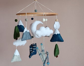 Ski Baby Mobile, Winter Sports Baby Shower Gift, Mountain Nursery Decor, Ski Boots Mobile, Gender Neutral Nursery, Baby shower gift
