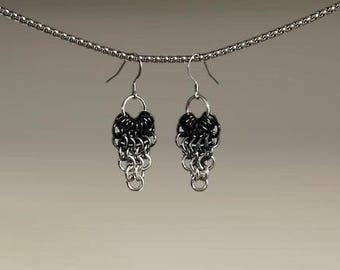 Euro Fan Chainmail Earrings - Greyscale