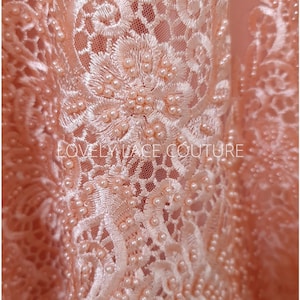 Tissu de dentelle de mariée perlée de couleur pêche, tissu de dentelle couture, dentelle de robe de mariée, dentelle de créateur, dentelle de fleurs ornementales par mètre LL-1428