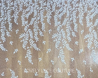 LL-1565, tissu dentelle pour la mariée avec des feuilles, des perles et des paillettes transparentes de couleur blanche