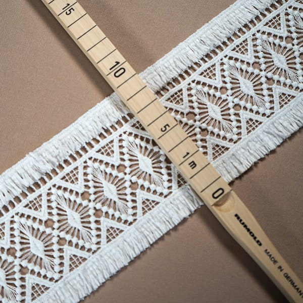 LL-1545, Guipure bridal lace ribbon in off-white with geometrical pattern and fringes, bridal lace trim, boho style, 100cm length, 9cm wide