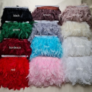Weiche und fluffige Federn, Federbordüre, Federborte, Federband in mehreren Farben, hohe Qualität