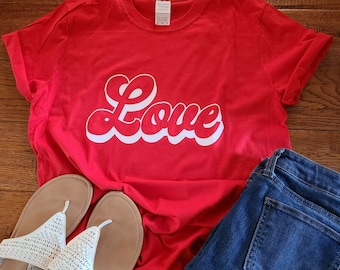 Camiseta Retro Love: estilo groovy de los 70, ideal para San Valentín