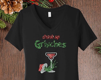 Camiseta navideña con copos de purpurina "Bebe hasta los Grinches": Martini Margarita con cuello en V
