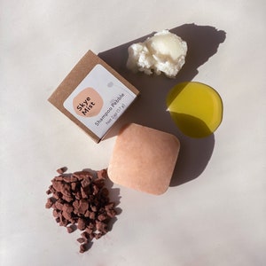 Feuchtigkeitsspendende feste Shampoo Bar für trockenes Haar - Skye Mist | Frizz Kontrolle, Entwirrung, Glanz | Orange & Laurel Duftender Kieselstein