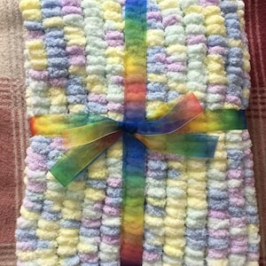 Couverture pour bébé à pompons/couverture pour bébé/cadeau pour baby shower/ bleu multi