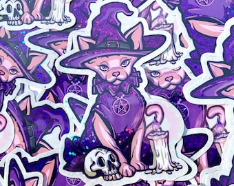 以下が含まれることがあります： 魔女の帽子をかぶってろうそくを持った猫の紫と白のイラストが描かれたステッカーのセットです。猫の胸には五芒星があり、キラキラと輝いています。これらのステッカーは、ラップトップ、水筒、手帳などに遊び心を加えるのに最適です。