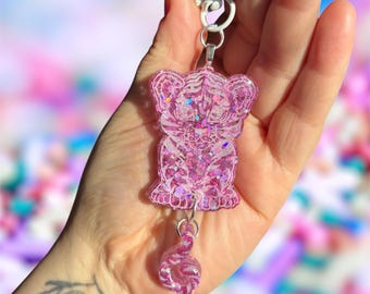 Llavero colgante con cola de tigre con purpurina morada inspirado en Lisa Frank