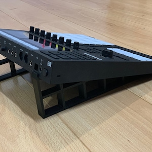 Maschine MK3 tilt stand - 15 degree angle