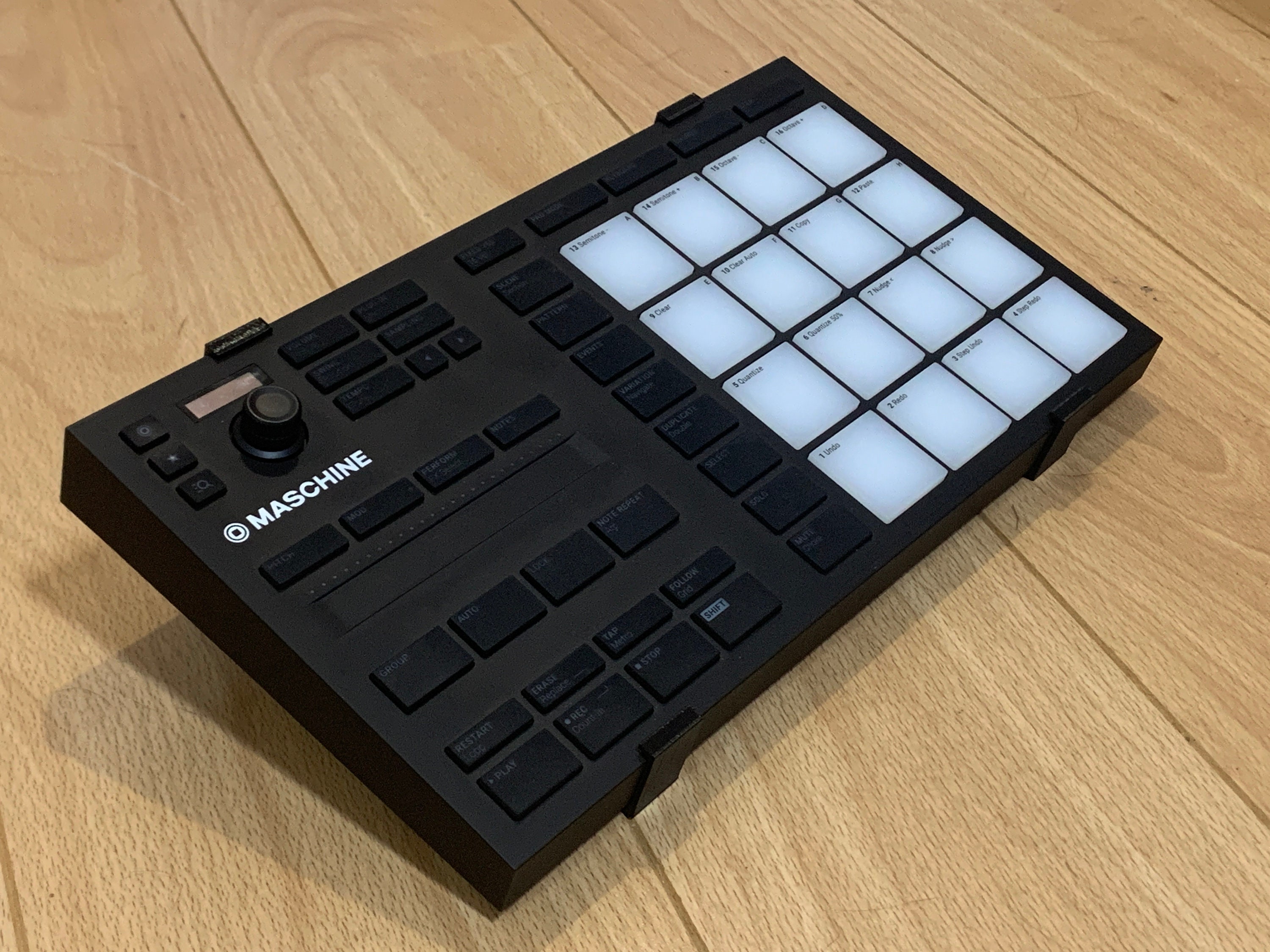 MASCHINE MIKRO MK3 を出品します。 Stand for Maschine Mikro MK3 - 15 Degree Tilt - Other Angles