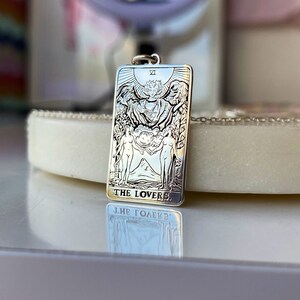 Collana con carta dei tarocchi, la carta dei tarocchi degli amanti (con due donne), collana con carta dei tarocchi in argento sterling 925, gioielli con carta dei tarocchi