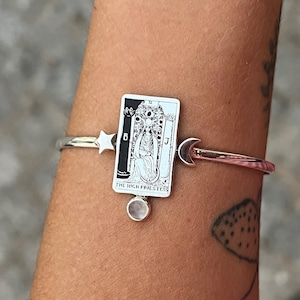 Bracelet manchette en forme de carte de tarot de la grande prêtresse avec pierre de lune, lune et étoile en argent sterling 925