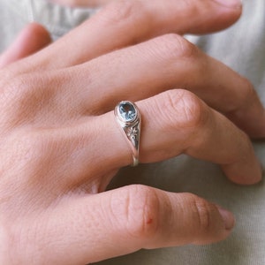 Ovale, gefaceteerde blauwe topaas 925 sterlingzilveren sierlijke ring