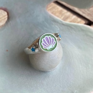 Seashell Ring with pastel pink and green colors , handpainted Sterling Silver shell Ring